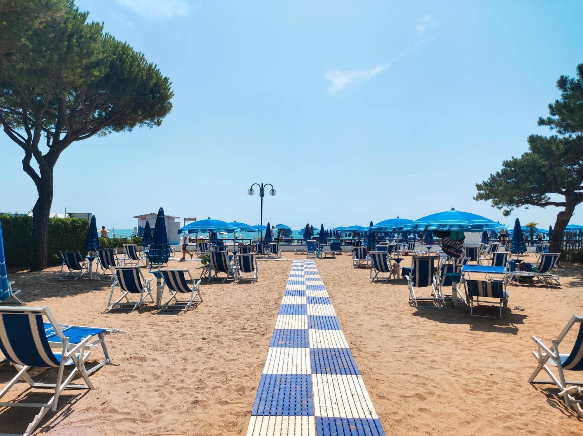 Brioni Fronte Mare Lejlighed Lido di Jesolo Eksteriør billede